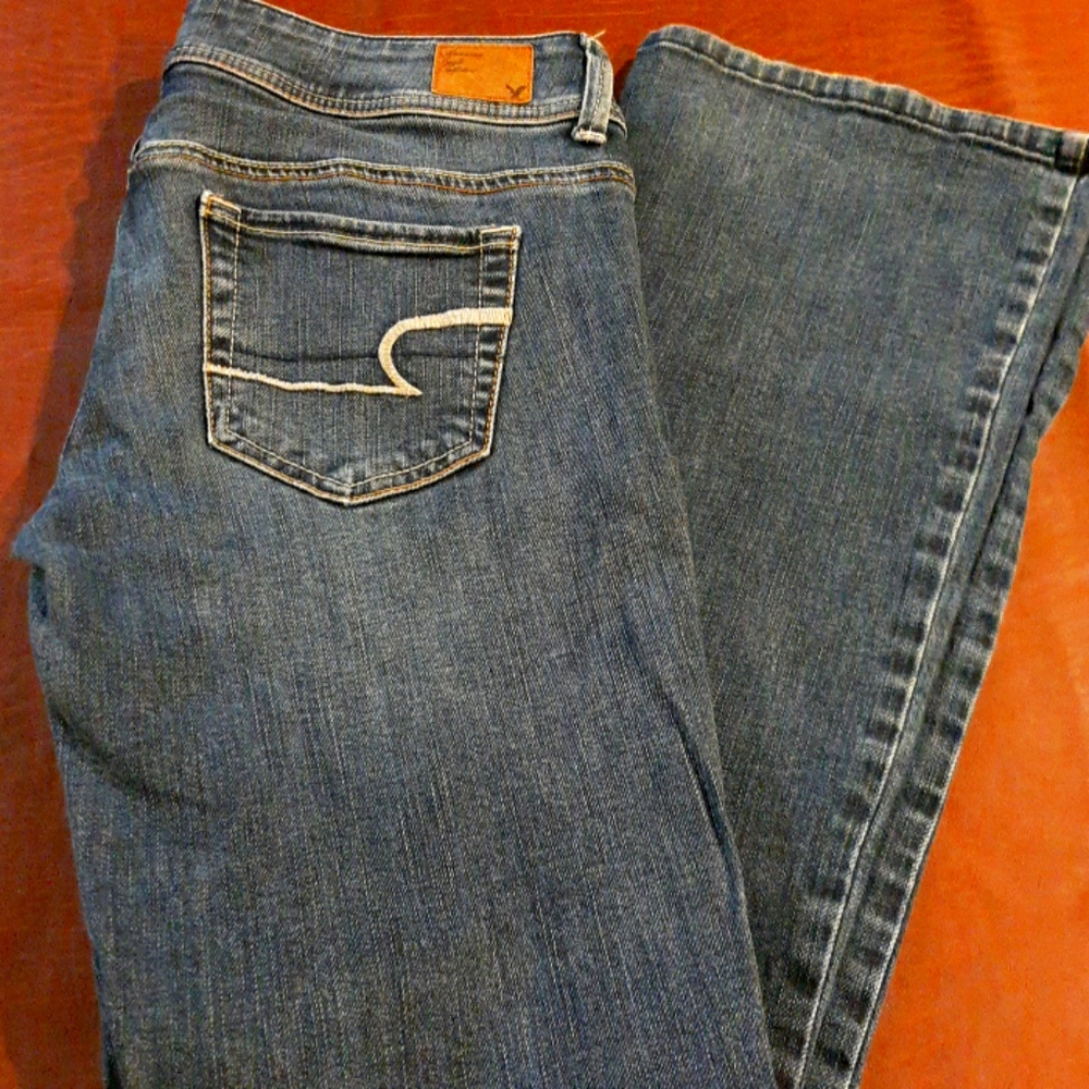 AMERICAN EAGLE JEANS